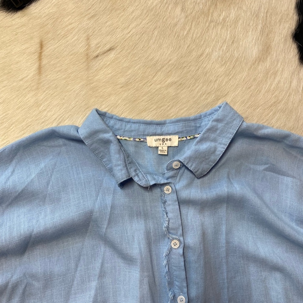 light blue Umgee button-down top with short sleeves and a frayed hem - Picture 6 of 8